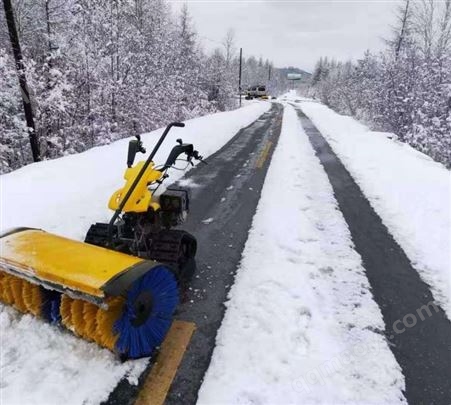 铲雪车手推轮式扫雪机 家用多功能道路除雪抛雪机